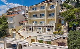 Villa King Apartments